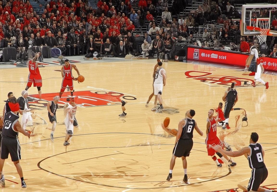 火箭与马刺季后赛：心战策略解析对决(图3)